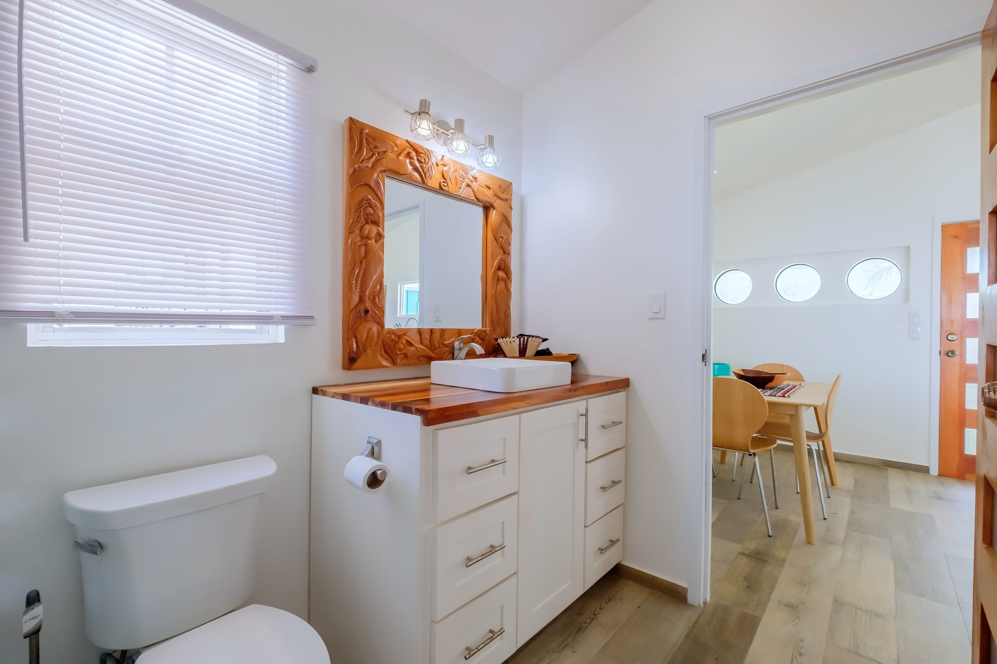 Main Bathroom Walking Out